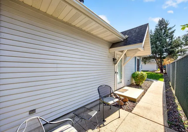 Photo 2 of Single family home for sale at 1935 Cabernet Ln Nw, Rochester, MN 55901 | MLS# 7160504 | Listing updated on 2026-10-19