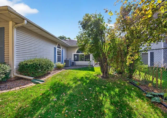Photo 3 of Single family home for sale at 1935 Cabernet Ln Nw, Rochester, MN 55901 | MLS# 7160504 | Listing updated on 2026-10-19