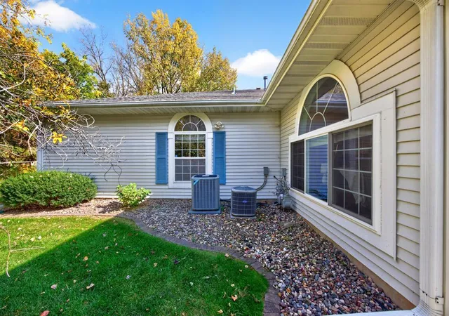 Photo 3 of Single family home for sale at 1935 Cabernet Ln NW, Rochester, MN 55901 | MLS# 7160504 | Listing updated on 2026-10-19