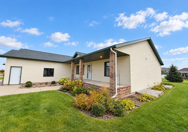 Photo 2 of Single family home for sale at 656 Westminster Dr, Moorhead, MN 56560 | MLS# 7160517 | Listing updated on 2026-10-20