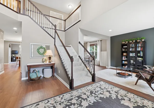 Photo 3 of Single family home for sale at 580 Eastgate Pkwy, Saint Paul, MN 55115 | MLS# 7160523 | Listing updated on 2026-10-21