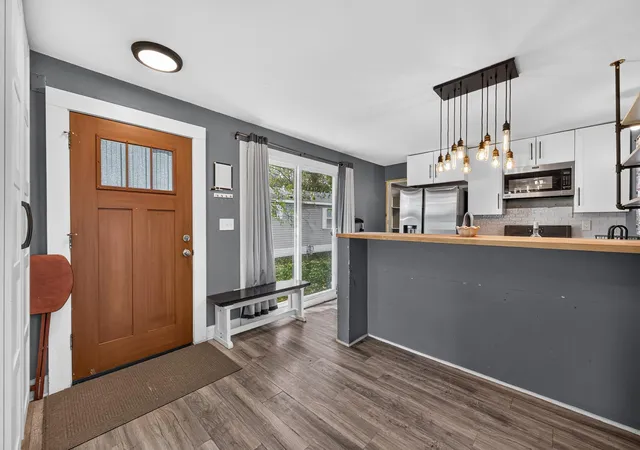 Photo 4 of Single family home for sale at 1420 Champion Dr, Saint Paul, MN 55112 | MLS# 7160530 | Listing updated on 2026-10-18