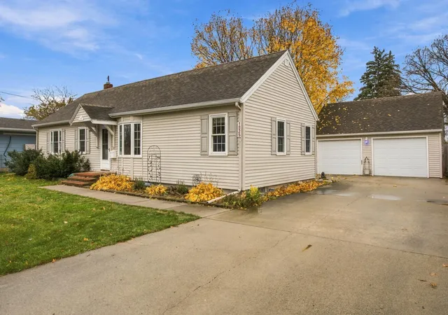 Photo 1 of Single family home for sale at 1825 4th Street S, Moorhead, MN 56560 | MLS# 7160554 | Listing updated on 2026-10-28
