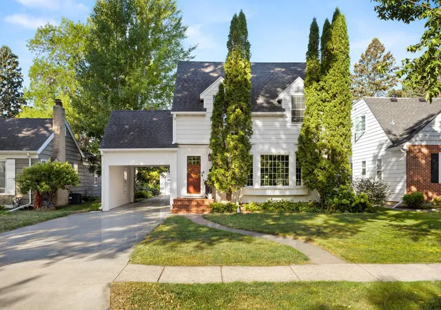 Photo 1 of Single family home for sale at 1617 9th Street S, Fargo, ND 58103 | MLS# 7160563 | Listing updated on 2026-10-22