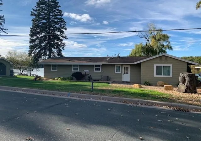 Photo 4 of Single family home for sale at 8404 Waters Edge Dr, Chanhassen, MN 55317 | MLS# 7160566 | Listing updated on 2026-10-19