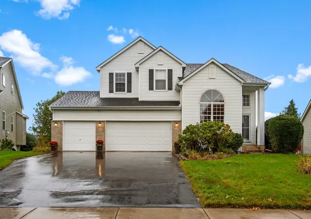 Photo 2 of Single family home for sale at 6622 Ashton Cir, Shakopee, MN 55379 | MLS# 7160589 | Listing updated on 2026-10-22