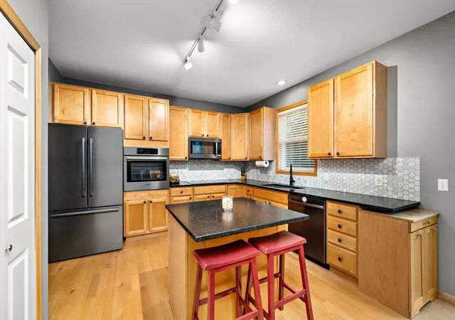 Photo 3 of Single family home for sale at 6622 Ashton Cir, Shakopee, MN 55379 | MLS# 7160589 | Listing updated on 2026-10-22