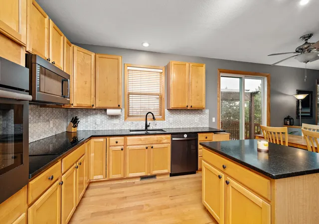 Photo 4 of Single family home for sale at 6622 Ashton Cir, Shakopee, MN 55379 | MLS# 7160589 | Listing updated on 2026-10-22