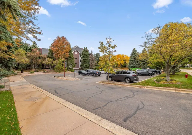 Photo 4 of Condo for sale at 7400 Edinborough Way #5205, Minneapolis, MN 55435 | MLS# 7160605 | Listing updated on 2026-10-19