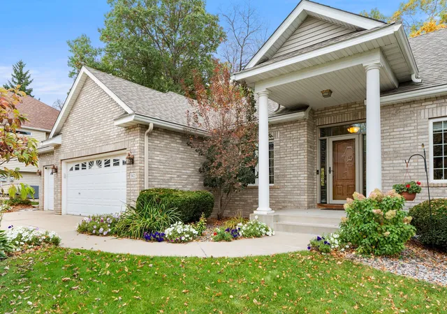 Photo 1 of Single family home for sale at 542 Majestic Oaks Ct, Eagan, MN 55123 | MLS# 7160634 | Listing updated on 2026-10-28