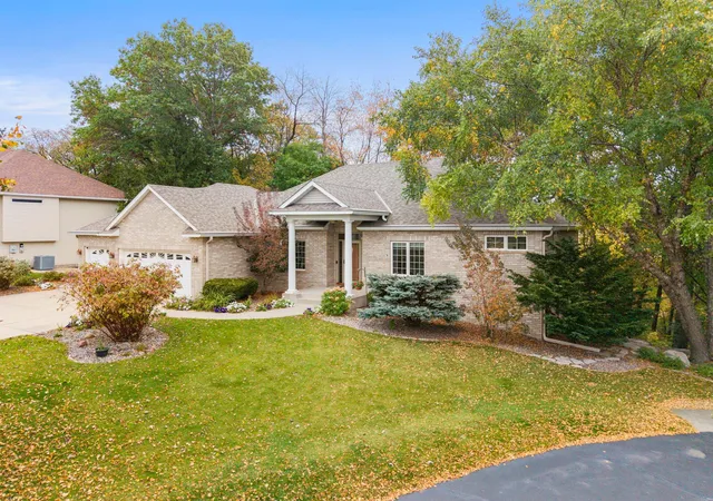 Photo 1 of Single family home for sale at 542 Majestic Oaks Ct, Eagan, MN 55123 | MLS# 7160634 | Listing updated on 2026-10-29
