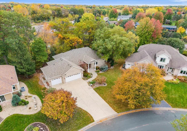 Photo 2 of Single family home for sale at 542 Majestic Oaks Ct, Eagan, MN 55123 | MLS# 7160634 | Listing updated on 2026-10-29
