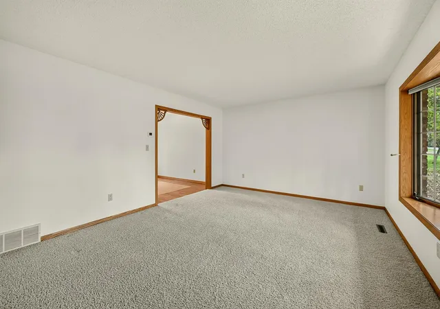 Photo 4 of Single family home for sale at 2829 Shadow Dr SE, Rochester, MN 55904 | MLS# 7160683 | Listing updated on 2026-10-29