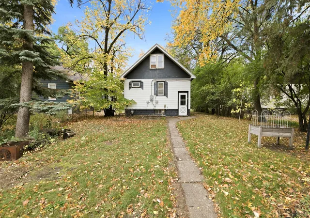 Photo 3 of Single family home for sale at 1119 10th Avenue S, Fargo, ND 58103 | MLS# 7160688 | Listing updated on 2026-10-28