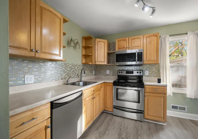Photo 4 of Single family home for sale at 1844 Barclay St, Saint Paul, MN 55109 | MLS# 7160694 | Listing updated on 2026-10-29