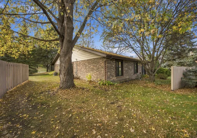 Photo 3 of Single family home for sale at 1014 Weston Ln N, Minneapolis, MN 55447 | MLS# 7160709 | Listing updated on 2026-10-29