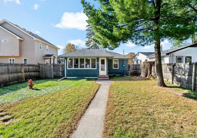 Photo 4 of Single family home for sale at 4314 Zane Ave N, Minneapolis, MN 55422 | MLS# 7160718 | Listing updated on 2026-10-23