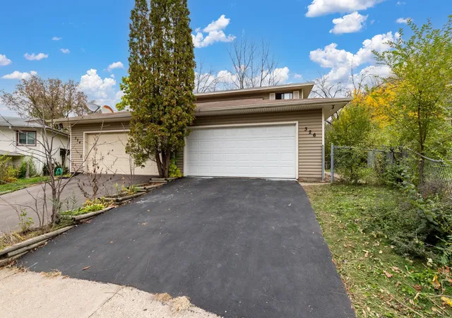Photo 2 of Townhouse for sale at 326 Morningside Cir, Saint Paul, MN 55119 | MLS# 7160722 | Listing updated on 2026-10-20