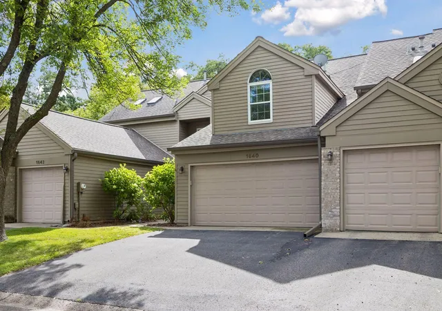 Photo 3 of Single family home for sale at 1640 Rose Hl Cir, Saint Paul, MN 55108 | MLS# 7160728 | Listing updated on 2026-10-16