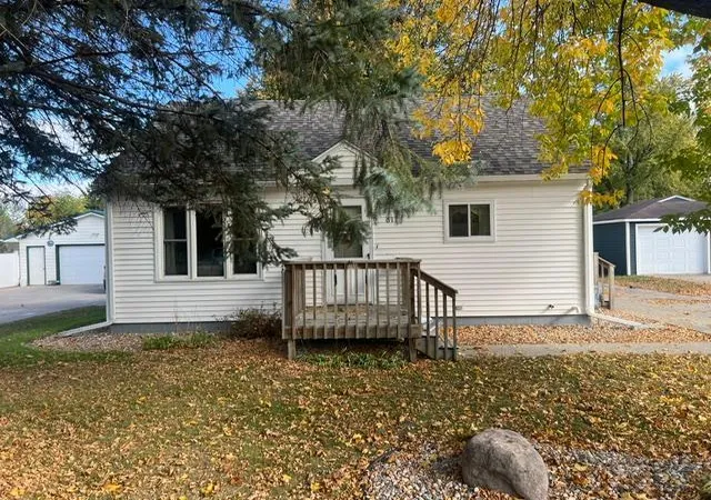 Photo 2 of Single family home for sale at 611 S Swift Ave, Litchfield, MN 55355 | MLS# 7160731 | Listing updated on 2026-10-19