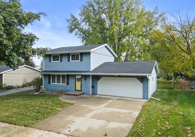 Photo 1 of Single family home for sale at 2904 4th Avenue Nw, Rochester, MN 55901 | MLS# 7160740 | Listing updated on 2026-10-21