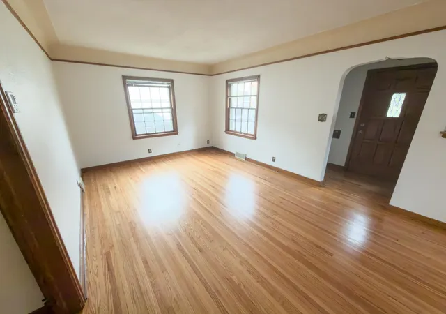 Photo 3 of House for sale at 1481 Edgerton St, Saint Paul, MN 55130 | MLS# 7160741 | Listing updated on 2026-10-23