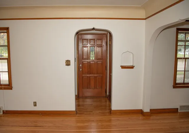 Photo 4 of House for sale at 1481 Edgerton St, Saint Paul, MN 55130 | MLS# 7160741 | Listing updated on 2026-10-23