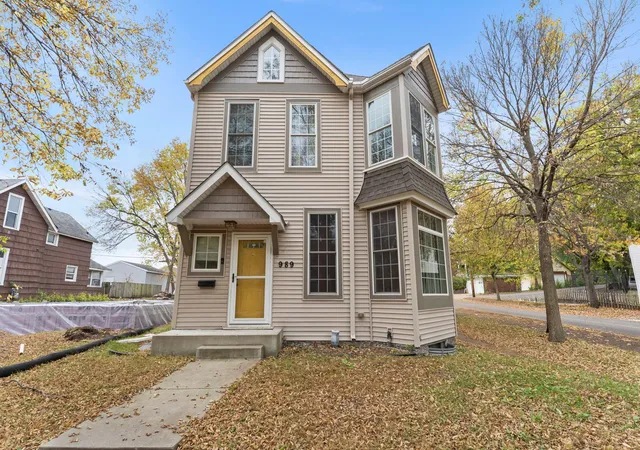 Photo 2 of Single family home for sale at 989 Burr St, Saint Paul, MN 55130 | MLS# 7160761 | Listing updated on 2026-10-17