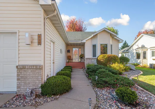Photo 2 of Townhouse for sale at 616 Obrien Pkwy, Belle Plaine, MN 56011 | MLS# 7160763 | Listing updated on 2026-10-22