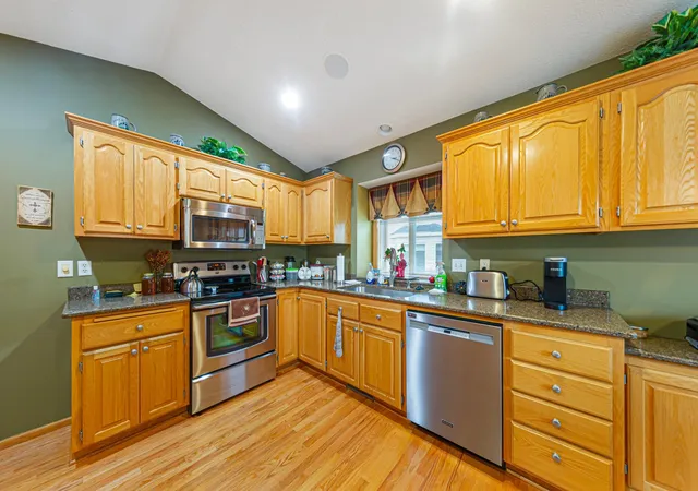 Photo 3 of Townhouse for sale at 616 Obrien Pkwy, Belle Plaine, MN 56011 | MLS# 7160763 | Listing updated on 2026-10-22
