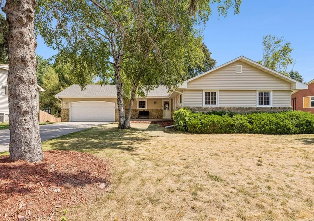 Photo 1 of Single family home for sale at 95 15th Avenue Sw, Saint Paul, MN 55112 | MLS# 7160764 | Listing updated on 2026-10-16