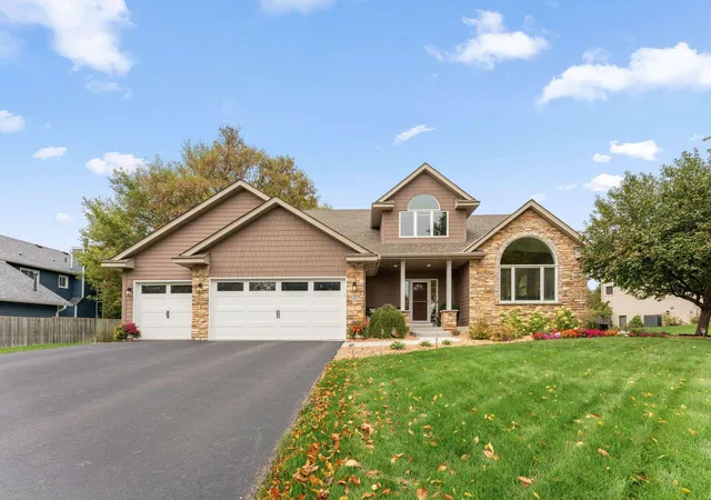 Photo 2 of Single family home for sale at 16279 Harvard Dr, Lakeville, MN 55044 | MLS# 7160774 | Listing updated on 2026-10-20