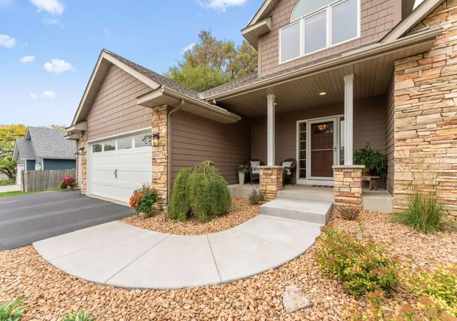 Photo 3 of Single family home for sale at 16279 Harvard Dr, Lakeville, MN 55044 | MLS# 7160774 | Listing updated on 2026-10-20