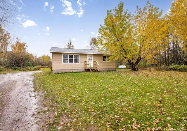 Photo 1 of Single family home for sale at 213 N Cloquet Rd, Esko, MN 55810 | MLS# 7160785 | Listing updated on 2026-10-19