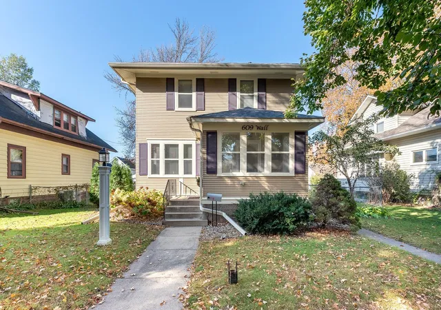 Photo 2 of Single family home for sale at 609 Wall St, North Mankato, MN 56003 | MLS# 7160789 | Listing updated on 2026-10-23