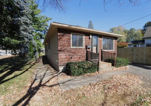 Photo 3 of Single family home for sale at 619 2nd Avenue SW, Forest Lake, MN 55025 | MLS# 7160800 | Listing updated on 2026-10-18