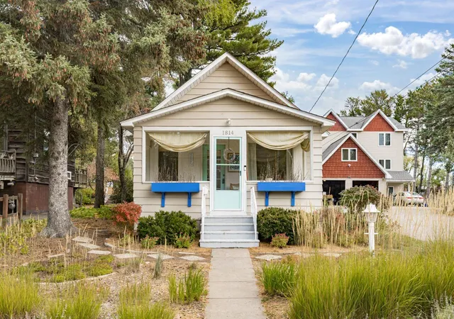 Photo 1 of Single family home for sale at 1814 Minnesota Ave, Duluth, MN 55802 | MLS# 7160819 | Listing updated on 2026-10-17