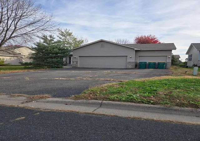 Photo 1 of Single family home for sale at 933 Ivy Hills Rd, Belle Plaine, MN 56011 | MLS# 7160843 | Listing updated on 2026-10-23