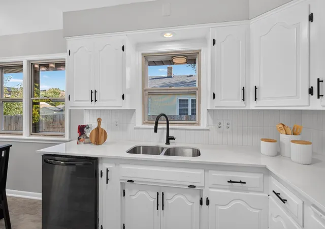 Photo 3 of Single family home for sale at 1031 Bayard Ave, Saint Paul, MN 55102 | MLS# 7160860 | Listing updated on 2026-10-22