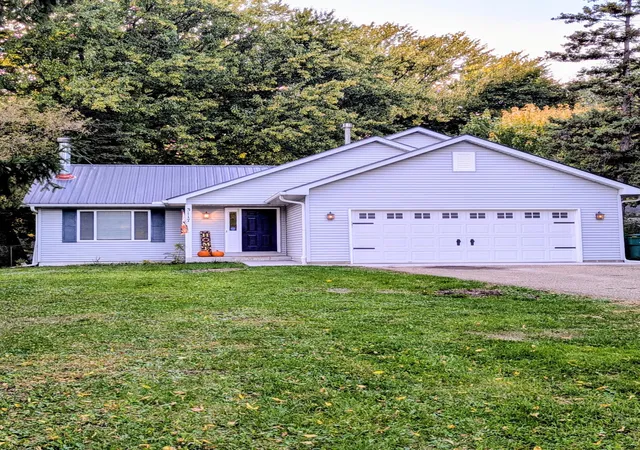 Photo 1 of Single family home for sale at 3117 Douglas Dr N, Minneapolis, MN 55422 | MLS# 7160876 | Listing updated on 2026-10-16