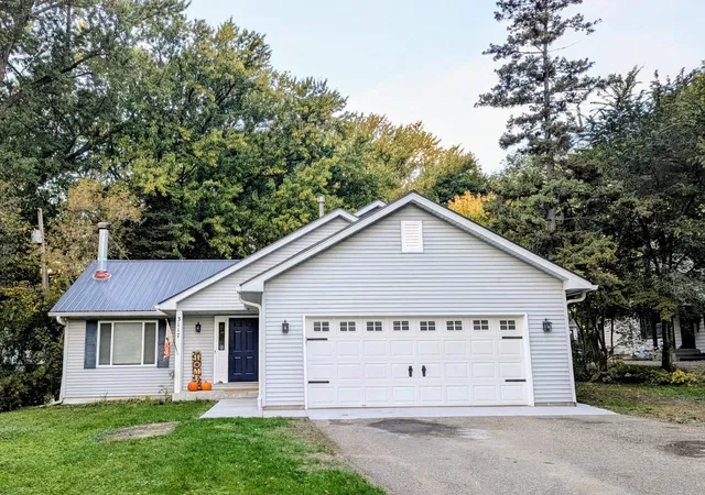 Photo 2 of Single family home for sale at 3117 Douglas Dr N, Minneapolis, MN 55422 | MLS# 7160876 | Listing updated on 2026-10-16