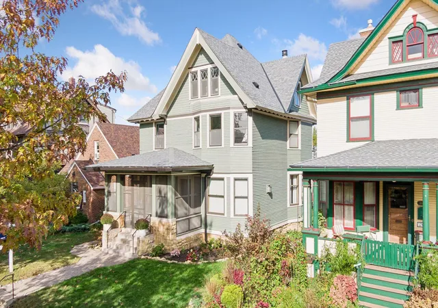 Single family home for sale at 1089 Lincoln Ave, Saint Paul, MN 55105 | MLS# 7160901