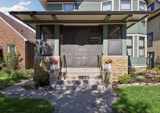Photo 1 of Single family home for sale at 1089 Lincoln Ave, Saint Paul, MN 55105 | MLS# 7160901 | Listing updated on 2026-10-30