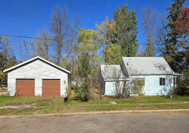 Photo 3 of Single family home for sale at 304 Spruce Ave Ne, Cass Lake, MN 56633 | MLS# 7160919 | Listing updated on 2026-10-18