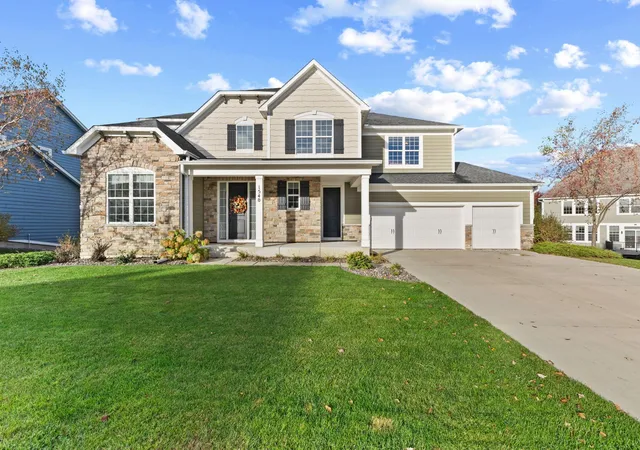 Photo 1 of Single family home for sale at 1540 Deephaven Dr, Saint Paul, MN 55129 | MLS# 7160928 | Listing updated on 2026-10-16