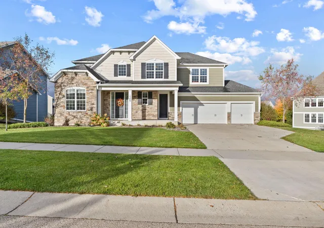 Photo 2 of Single family home for sale at 1540 Deephaven Dr, Saint Paul, MN 55129 | MLS# 7160928 | Listing updated on 2026-10-16