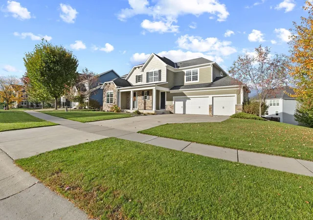 Photo 3 of Single family home for sale at 1540 Deephaven Dr, Saint Paul, MN 55129 | MLS# 7160928 | Listing updated on 2026-10-16