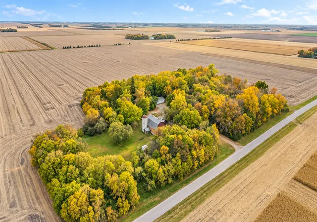 Photo 3 of Single family home for sale at 38759 760 Avenue, Bird Island, MN 55310 | MLS# 7160941 | Listing updated on 2026-10-23
