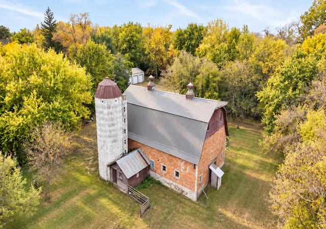 Photo 4 of Single family home for sale at 38759 760 Avenue, Bird Island, MN 55310 | MLS# 7160941 | Listing updated on 2026-10-23