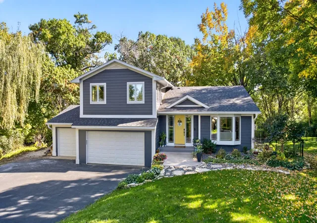 Photo 1 of Single family home for sale at 1424 Windsor Chase Dr Sw, Rochester, MN 55902 | MLS# 7160943 | Listing updated on 2026-10-23
